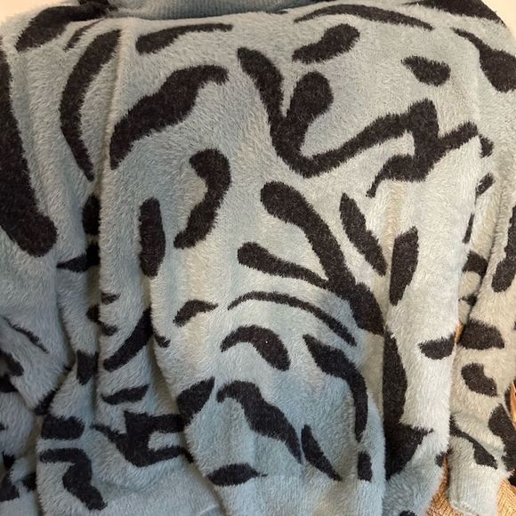 Cider curve plus animal print vneck cardigan - Picture 3 of 4